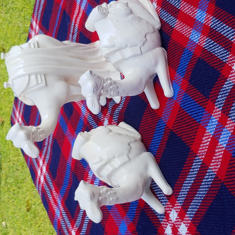 Decorative 3-Piece Holiday Ceramic Camels Set in all Cream Tone